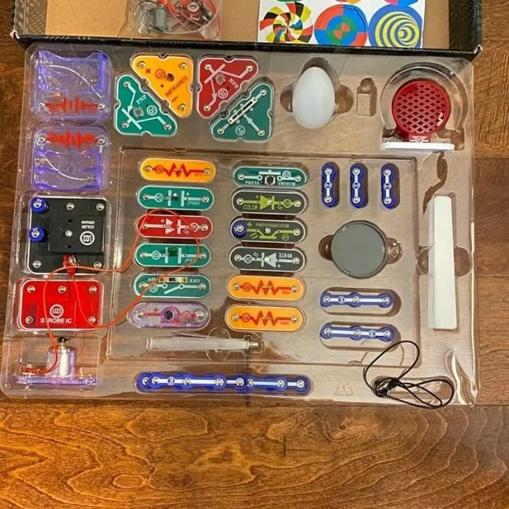 Snap Circuits Light Project Kit - Picture 4 of 6